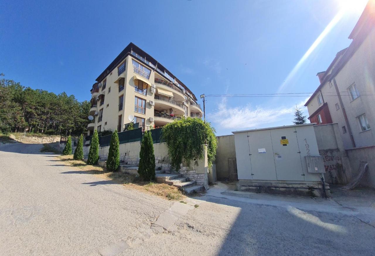 Port Natura Apartment Varna Buitenkant foto