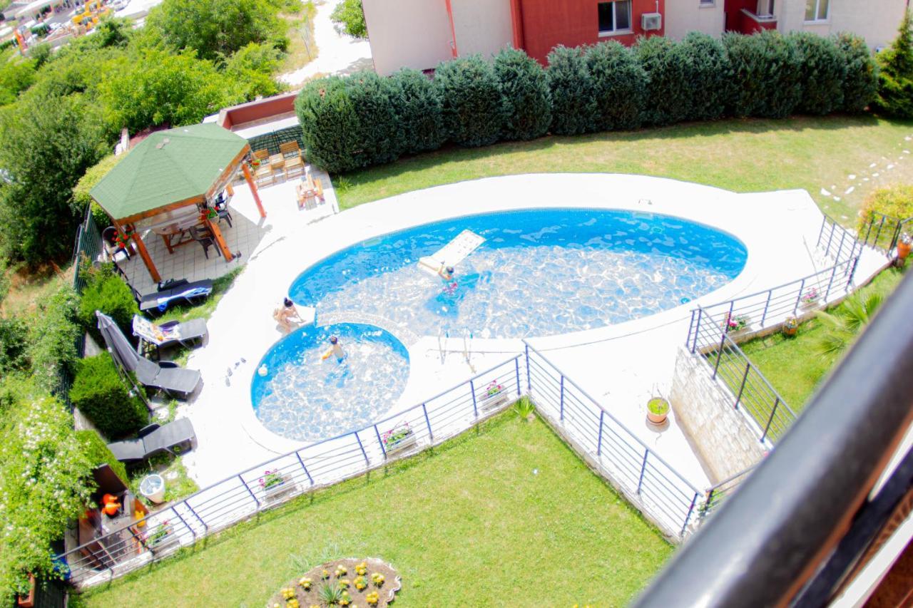 Port Natura Apartment Varna Buitenkant foto