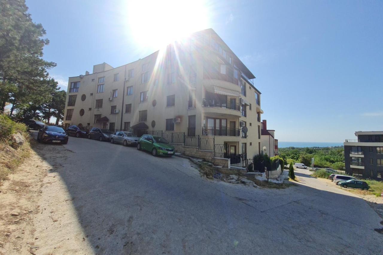 Port Natura Apartment Varna Buitenkant foto