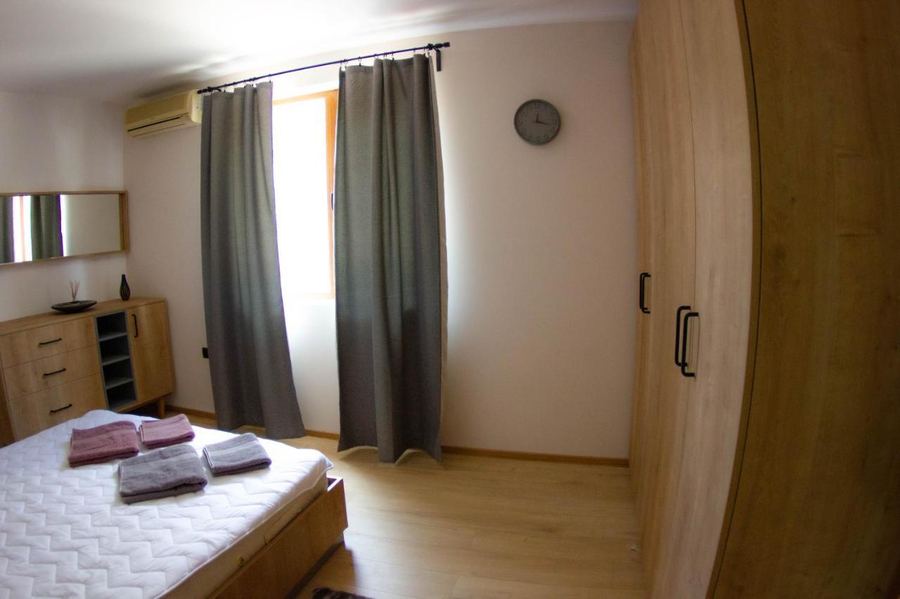 Port Natura Apartment Varna Buitenkant foto