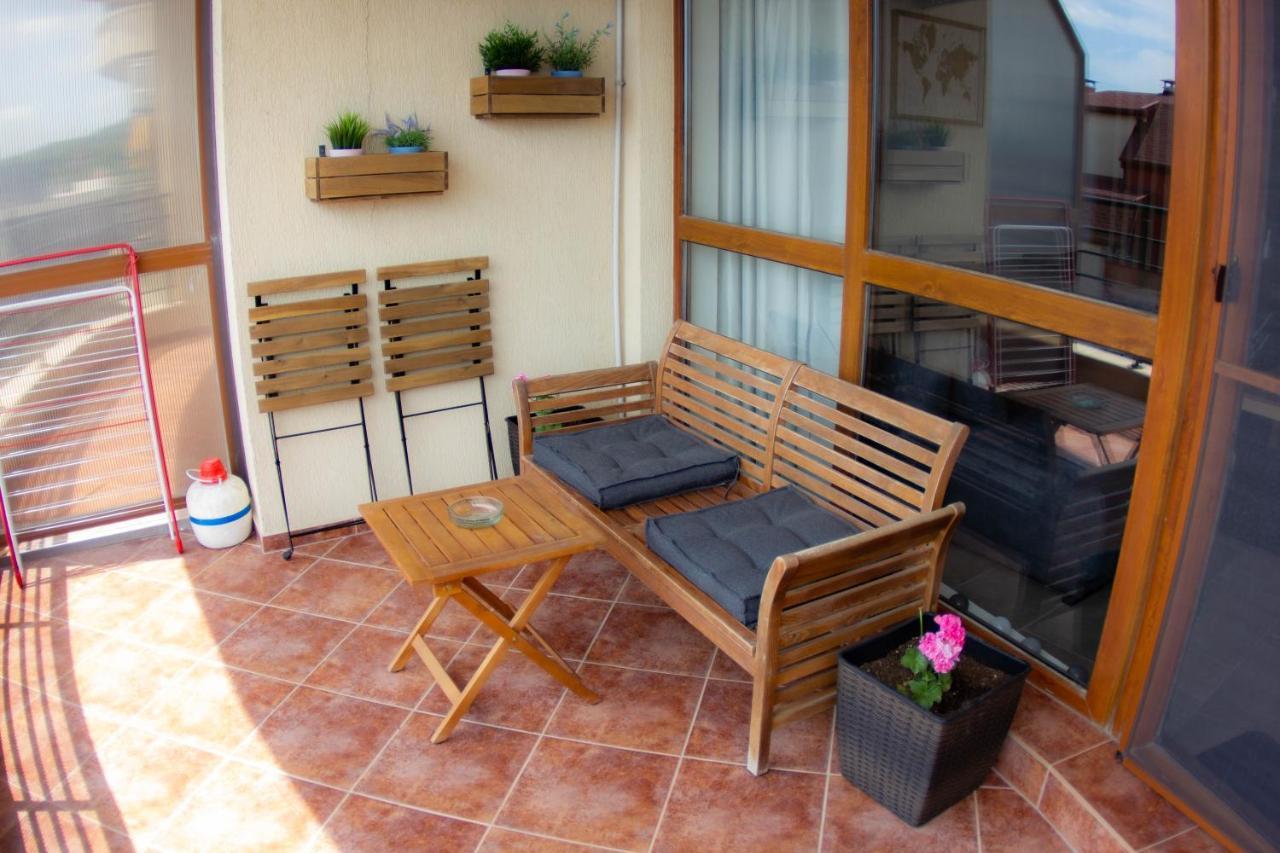 Port Natura Apartment Varna Buitenkant foto