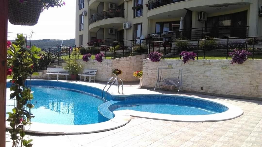 Port Natura Apartment Varna Buitenkant foto